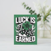 St. Patrick’s Day Würfel Kleeblatt Karte (Stehend Vorderseite)
