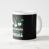 St Patrick Schabernack Mit Gnomies Gnome Jumbo-Tasse (Vorderseite Rechts)