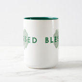 St Patrick Tag gesegnetes Kleeblatt Zweifarbige Tasse (Mittel)