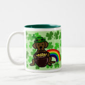 St Patrick Tagesschokolade Labrador Zweifarbige Tasse (Links)