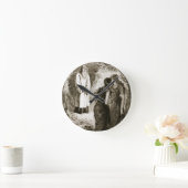 St Patrick traf sich durch Jungfrauen im Holz von Runde Wanduhr (Zuhause)