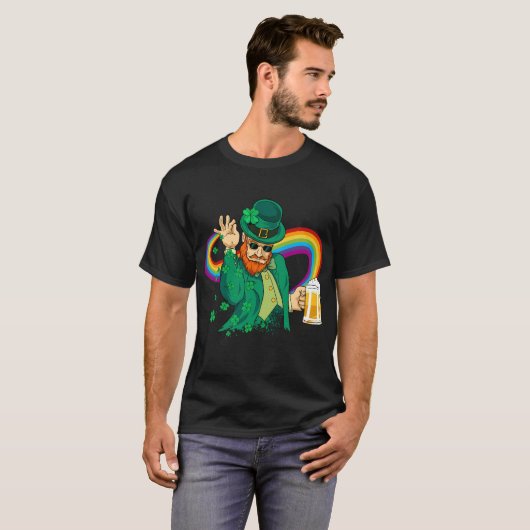 St. Patricks Bae Drinking Beer Throwing Salt Leaf T-Shirt (Vorne ganz)