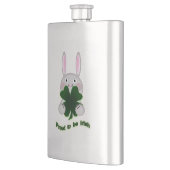 St. Patricks Bunny Proud zu irischem Kleeblatt Flachmann (Links)