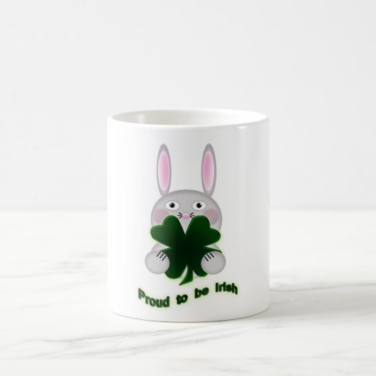 St. Patricks Bunny Proud zu irischem Kleeblatt Kaffeetasse (Mittel)