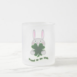 St. Patricks Bunny Proud zu irischem Kleeblatt Mattglastasse