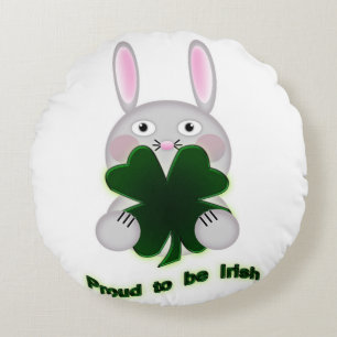 St. Patricks Bunny Proud zu irischem Kleeblatt Rundes Kissen