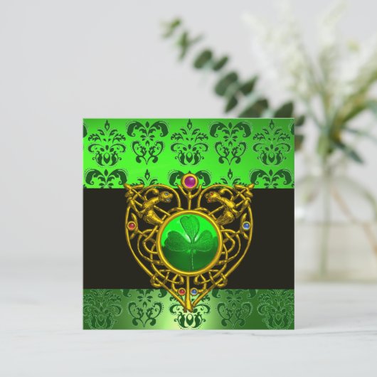 ST. PATRICK'S CELTIC HEART Green Damask Monogramm Einladung (Stehend Vorderseite)