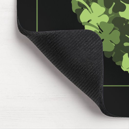 St. Patrick's Clover Heart Mousepad (Ecke)