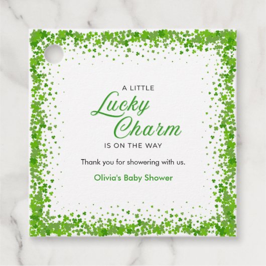 St Patrick's Day A Little Lucky Charm Baby Shower Geschenkanhänger (Vorderseite)