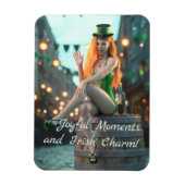 St Patrick's Day Beauty sitzt auf einem Fass Magnet (Vertikal)