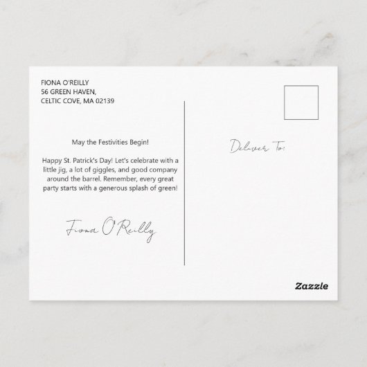 St Patrick's Day Beauty sitzt auf einem Fass Postkarte (Rückseite)