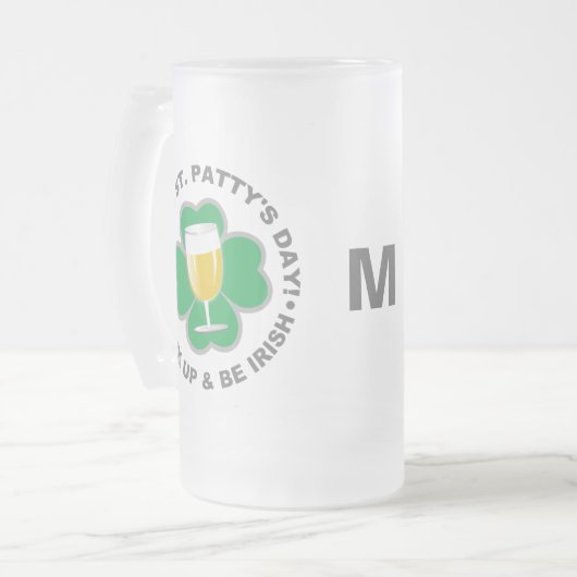 St. Patrick's Day benutzerdefinierte Monogramm-Tas Mattglas Bierglas (Vorderseite Links)