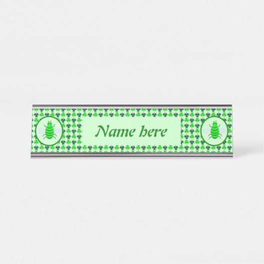 St. Patricks Day-Bienen und Kleeblätter nach Maß Schreibtischnamensplakette (Vorderseite )