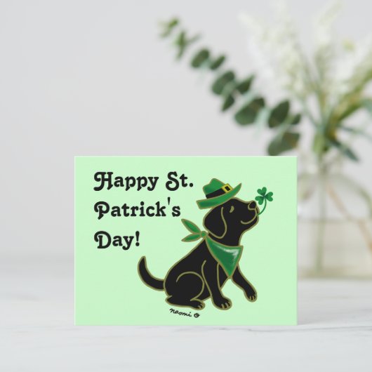 St. Patrick's Day Black Labrador Postkarte (Stehend Vorderseite)