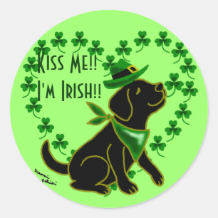 St. Patrick's Day Black Labrador Runder Aufkleber