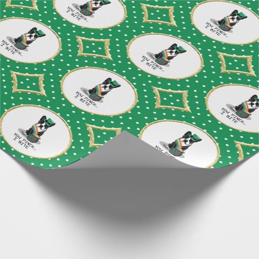 St Patrick's Day Boston Terrier Dog (schwarz) Funn Geschenkpapier (Ecke)