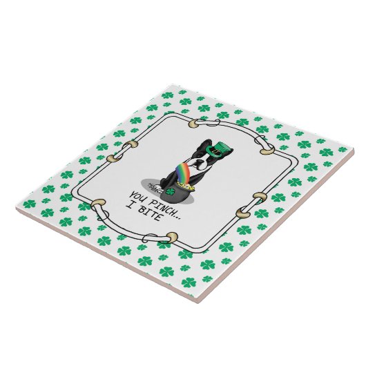 St. Patrick's Day Boston Terrier (schwarzer) Niedl Fliese (Seite)