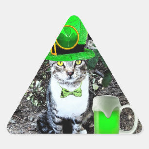 ST PATRICK'S DAY CAT WITH GREEN IRISH BEER DREIECKIGER AUFKLEBER