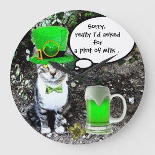 ST PATRICK'S DAY CAT WITH GREEN IRISH BEER GROßE WANDUHR