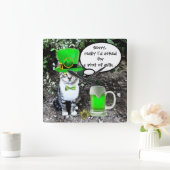 ST PATRICK'S DAY CAT WITH GREEN IRISH BEER QUADRATISCHE WANDUHR (Zuhause)