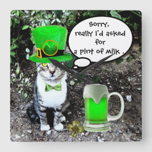 ST PATRICK'S DAY CAT WITH GREEN IRISH BEER QUADRATISCHE WANDUHR