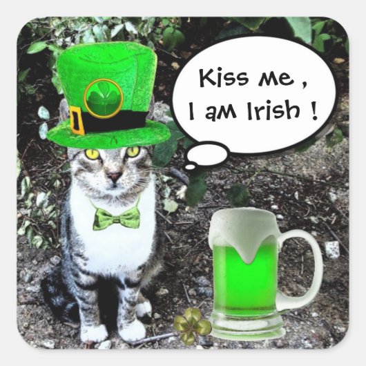 ST PATRICK'S DAY CAT WITH GREEN IRISH BEER QUADRATISCHER AUFKLEBER (Vorderseite)