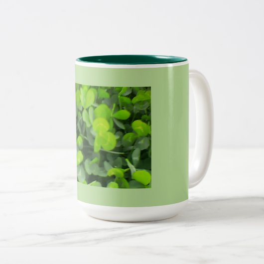 St. Patrick's Day Clover Zweifarbige Tasse (VorderseiteRechts)