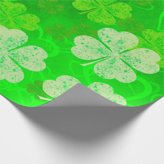 St Patrick's Day Clovers and Hearts Geschenkpapier (Ecke)