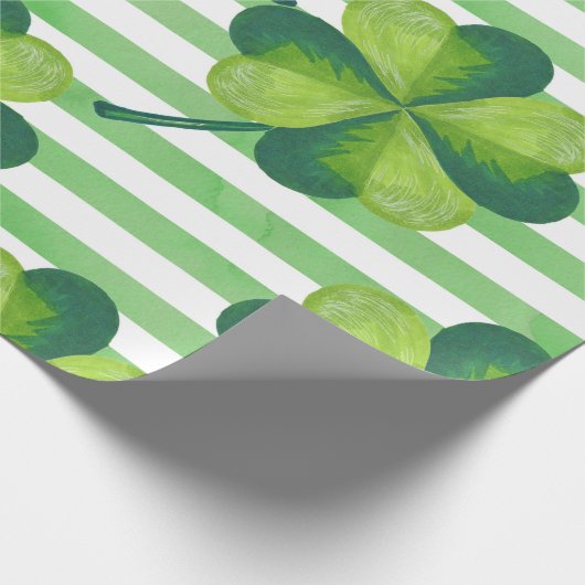 St. Patrick's Day Clovers Trendy Stripes Geschenkpapier (Ecke)