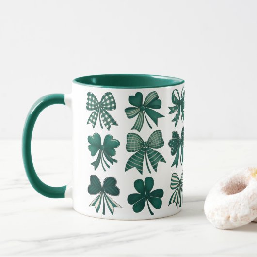 St. Patrick's Day Coquette Bows Kleeblatts Tasse (Mit Donut)