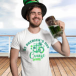 St. Patricks Day Cruise Green Custom Year T-Shirt<br><div class="desc">Dieses Design kann in dem Bereich personalisiert werden, der durch das Ändern des Fotos und/oder Textes zur Verfügung gestellt wird. Sie können auch angepasst werden, indem Sie auf Vorlage personalisieren klicken und dann auf die Schaltfläche klicken, um weitere Optionen anzupassen, um die Hintergrundfarbe zu löschen oder zu ändern, Text hinzuzufügen,...</div>