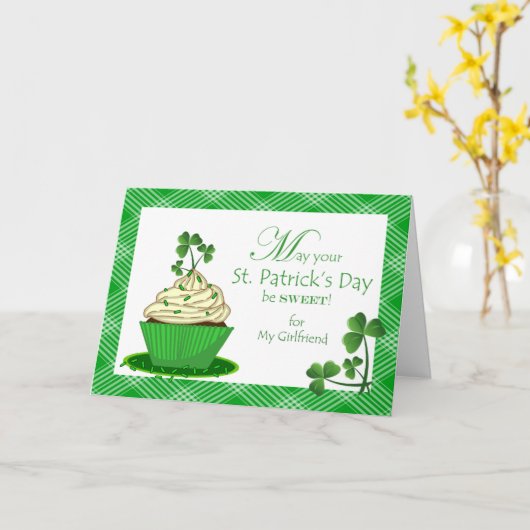 St. Patrick's Day Cupcake for Girlfriend Karte (Gelbe Blume)