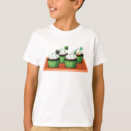 St Patricks Day Cupcakes T-Shirt (Vorderseite)