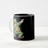 St Patricks Day Dab Dabbing Leprechaun Green Zweifarbige Tasse (Vorderseite Links)