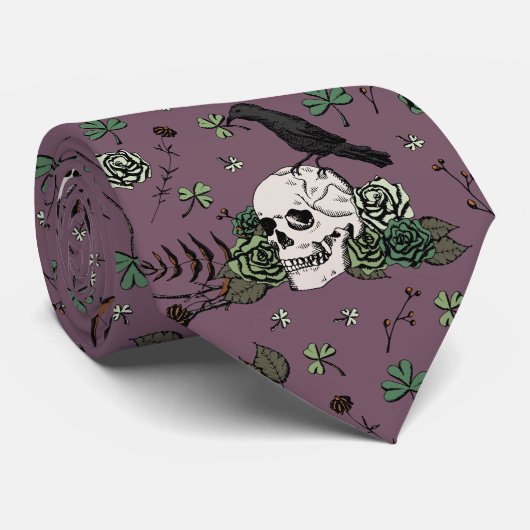 St Patrick's Day Dark Plum & Green Skulls & Rose Krawatte (Gerollt)