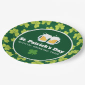St. Patrick's Day Drinking Team Clover Pattern Pappteller (Schrägansicht)