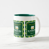 St. Patrick's Day Drinking Team Clover Pattern Zweifarbige Tasse (VorderseiteRechts)