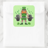 St. Patrick's Day Funny Leprechaun Barbell Gym Quadratischer Aufkleber (Tasche)