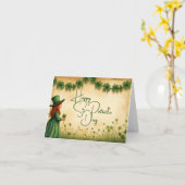 St. Patrick's Day Girl mit Kleeblättern Karte (Gelbe Blume)