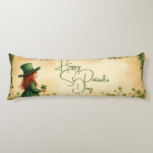 St. Patrick's Day Girl mit Kleeblättern Seitenschläferkissen (Vorderseite)
