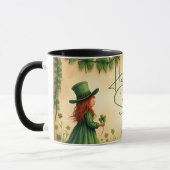 St. Patrick's Day Girl mit Kleeblättern Tasse (Links)