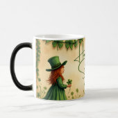 St. Patrick's Day Girl mit Kleeblättern Verwandlungstasse (Links)