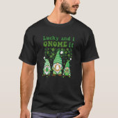 St. Patrick's Day Glückspilz Gnome Kleeblatt Klee T-Shirt (Vorderseite)