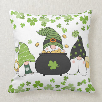 St. Patrick's Day Gnome Kissen