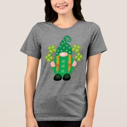 St. Patrick's Day Gnome mit Kleeblättern Tri-Blend Shirt (Vorderseite)