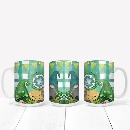 St. Patrick's Day Gnome und Kleeblatt Design Kaffeetasse