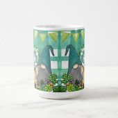 St. Patrick's Day Gnome und Kleeblatt Design Kaffeetasse (Mittel)