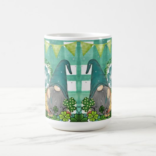 St. Patrick's Day Gnome und Kleeblatt Design Kaffeetasse (Mittel)