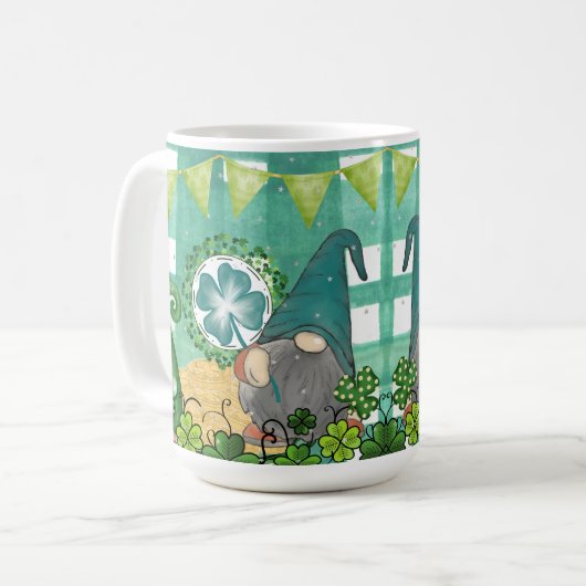 St. Patrick's Day Gnome und Kleeblatt Design Kaffeetasse (Vorderseite Links)