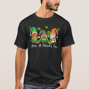 St Patricks Day Gnomes Holding Kleeblatt Horseshoe T-Shirt